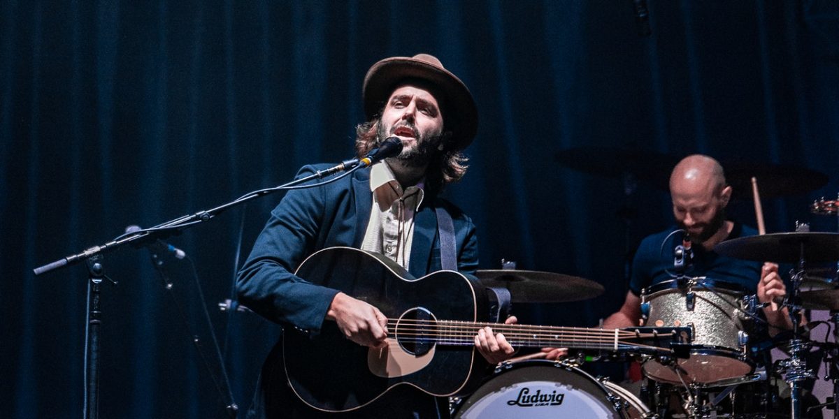man-playing-guitar-1918160.jpg man-playing-guitar-1918160.jpg